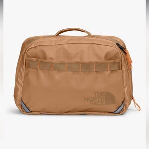 THE NORTH FACE Base Camp Voyager Sling Bag